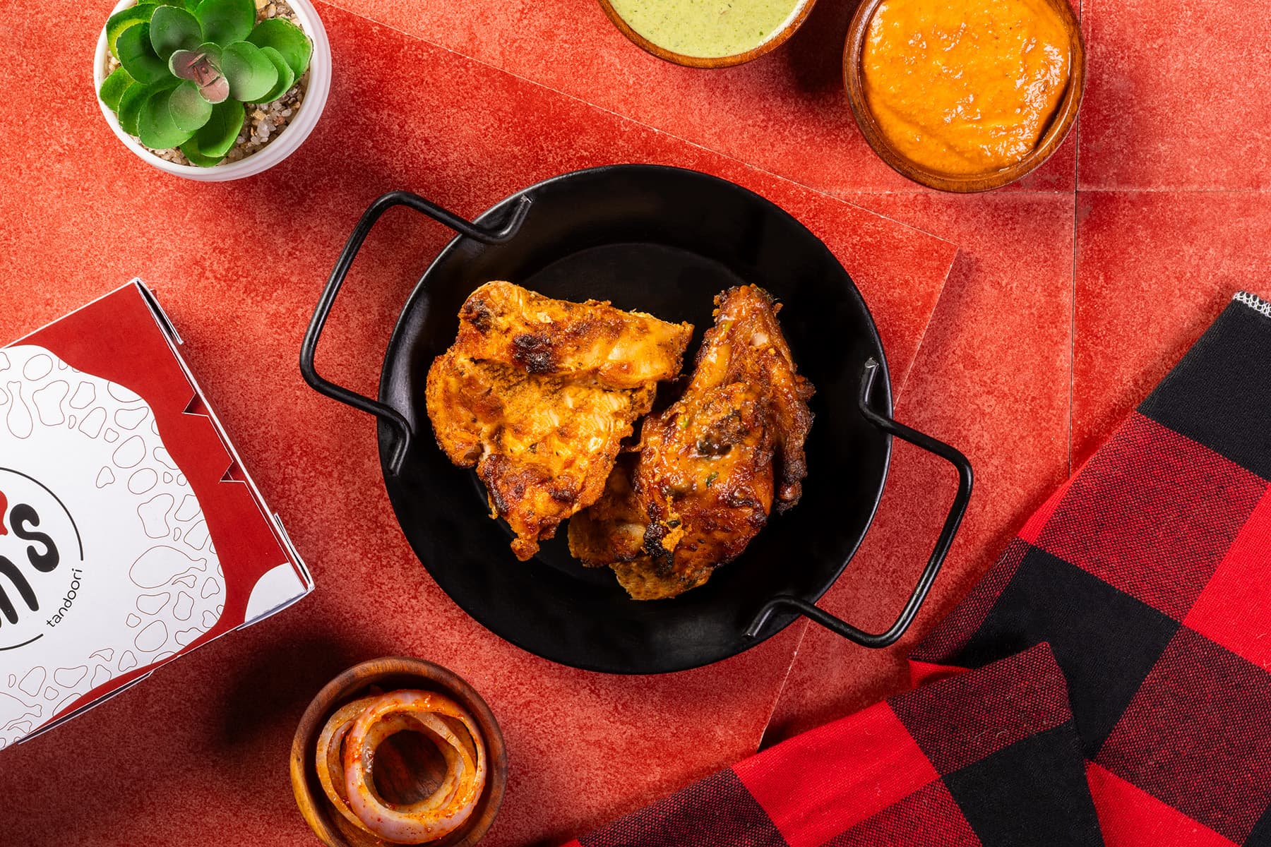 Classic tandoori chicken, 2 pieces, fresh from the clay tandoor
